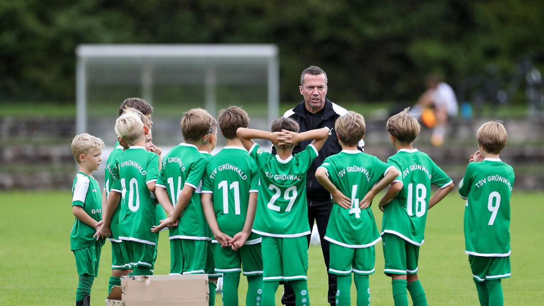 image.title Kids tun mir leid": Lothar Matthäus knöpft sich Eltern nach  image